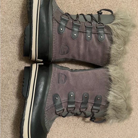 Sorel Black and Brown Winter Boots with Fur Trim - Picture 4 of 5